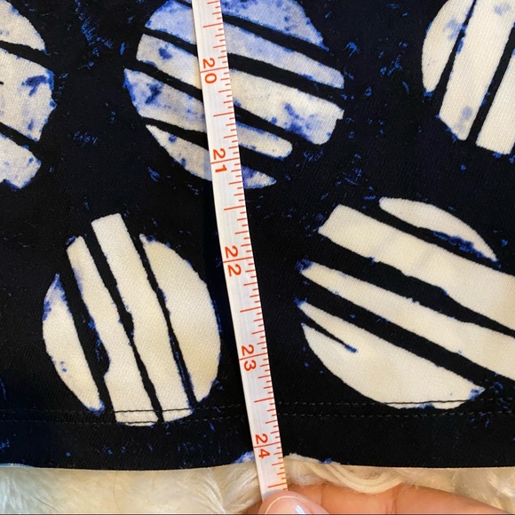 🌵 4/25 DKNY geometric polka dot v neck blouse - Picture 7 of 9